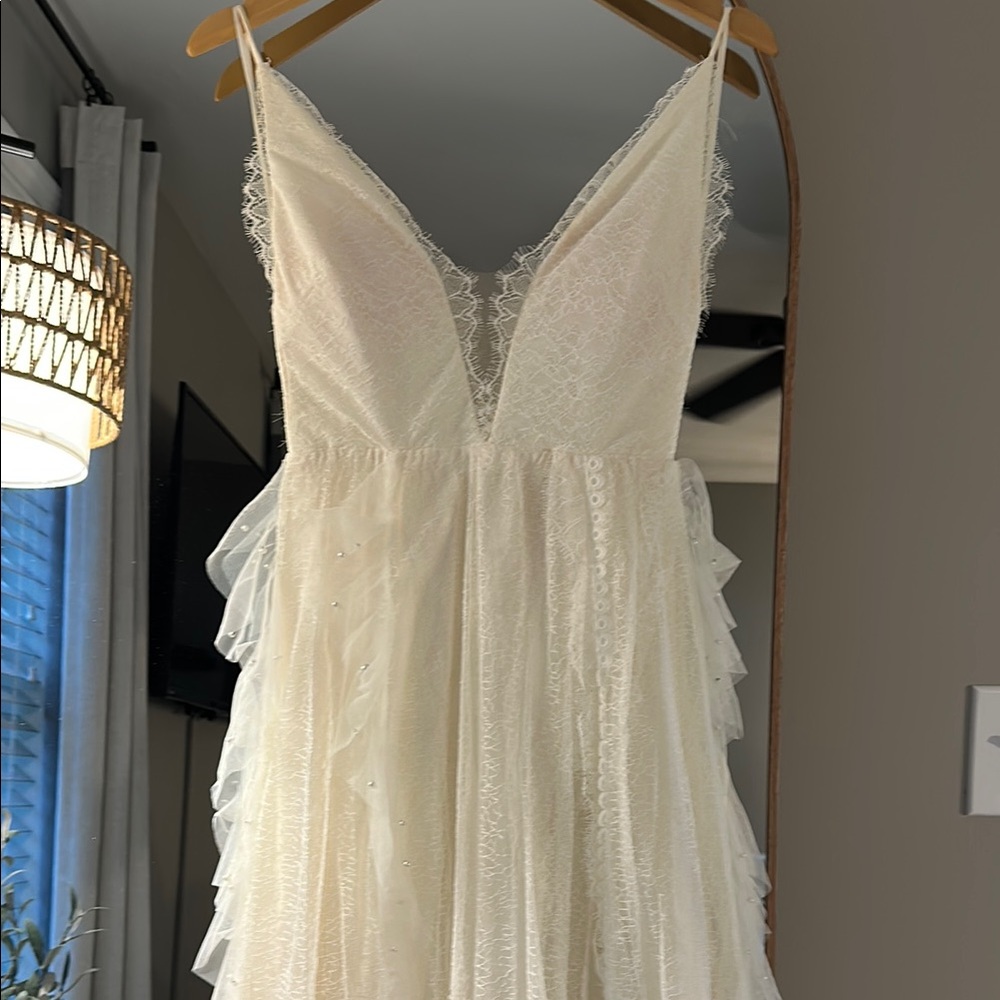 Iconic Grace Loves Lace Wedding Gown - Picture 5 of 13